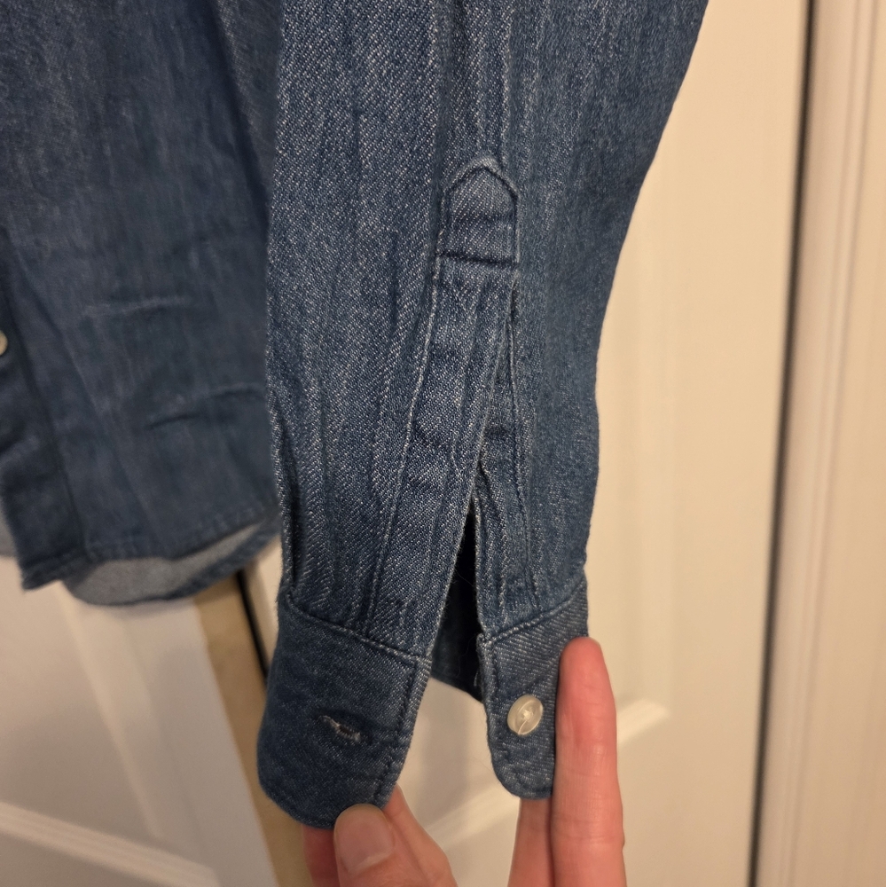 Old Navy Classic Medium Wash Denim Button Down Shirt - M - Picture 5 of 5